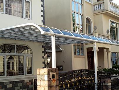 別墅鋁合金車棚對(duì)車輛有哪些實(shí)用功能？