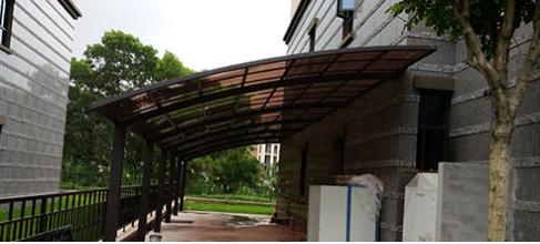 鋁合金車(chē)棚是怎樣的實(shí)用型裝置