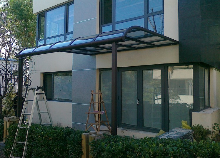 鋁合金陽(yáng)臺(tái)窗戶遮陽(yáng)雨棚安裝步驟是什么？