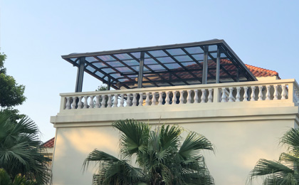 暴雨天氣下，你家是否也缺一個這樣的鋁合金雨棚？