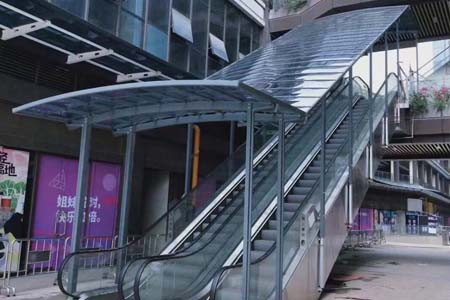 室外電梯雨棚如何設(shè)計?